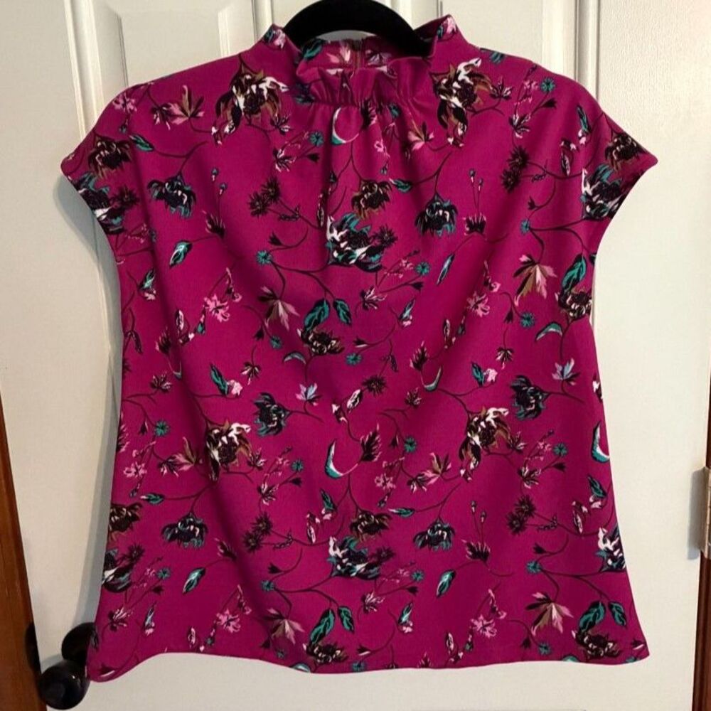 Melloday Fuscia floral top size S